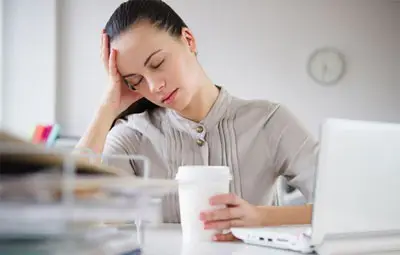 Как да преборите своята сънливост в службата