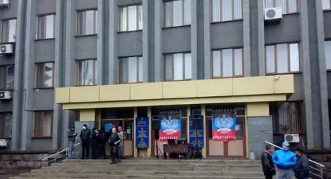 Милицията в Луганск минава на страната на федералистите, атаката срещу Славянск спряна