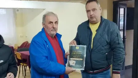 Зимен турнир по белот събра 13 отбора в Ценово