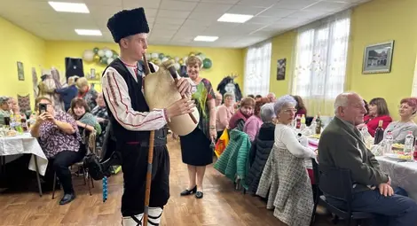 Пенчо Милков поздрави Пенсионерски клуб "Надежда" в Николово за юбилея му Пенчо Милков поздрави Пенсионерски клуб "Надежда" в Николово за юбилея му