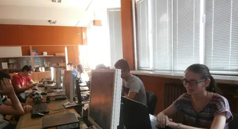 В събота бе първият учебен ден от втората година на 25 момичета и момчета, които се обучават по програмата  за IT специалисти.                                                                                        Снимка: Авторът