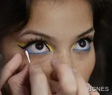 Разкрасяващите се шофьорки в ОАЕ са обявени за опасни