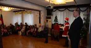 Хитрата Лисана открадна тояжката на руския Дядо Мраз