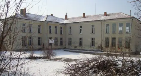 Бъзън стартира дарителска кампания за откупуване на училището си