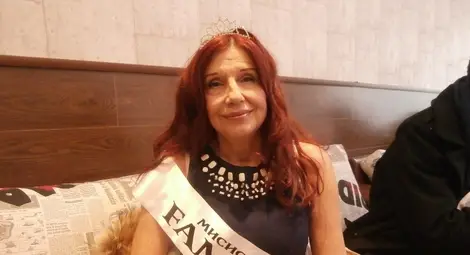 Русенката Цвети Воденичарова направи фурор  с руска песничка на конкурса &bdquo;Мисис Баба&ldquo;