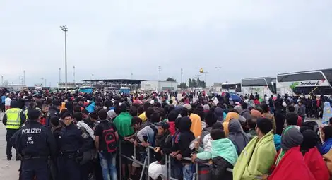 Унгарските спецслужби открили сред бежанците двама терористи