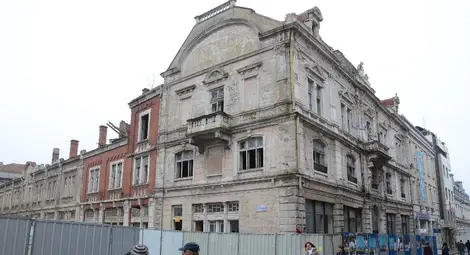 Опаковат Старата полиция с декоративен екран за 90 000 лева