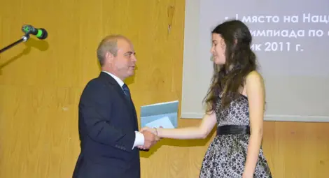 Веселина Неделчева първенец на випуск 2015 на Математическата