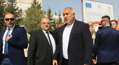 Борисов: Питайте Каракачанов за апартаментите