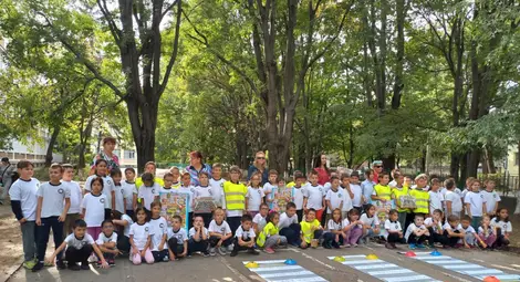 Пазим себе си и другите на пътя - състезание по пътна безопасност в русенското училище "Възраждане"