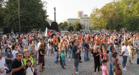 Протестът за чист въздух в Русе: Спим на смени, за да не се отровим през нощта