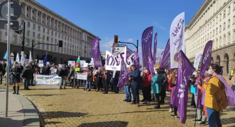 Бизнесът и синдикатите договориха с премиера компенсации за фирмите заради цената на тока