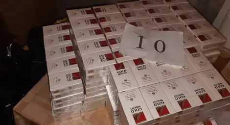 Над 10 мастърбокса нелегални цигари намерени в апартамент в центъра