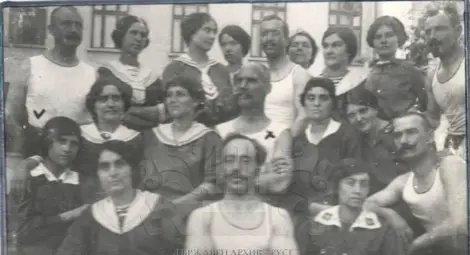 Снимка от курс за съюзни главатари и главатарки, сред които Л. Айер. Ок. 1914 г. ДА-Русе. Ф. 636К, оп. 1, а.е. 20, л. 22