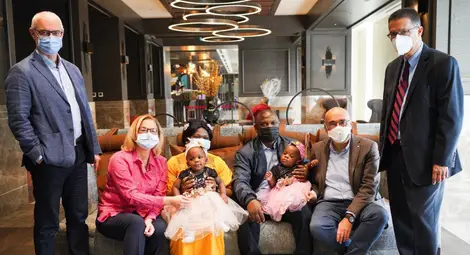 Сиамски близнаци успешно разделени след сложна 27-часова операция