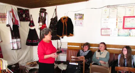 Красивите носии и обичаи на капанци в Гецово впечатлиха ученици етнографи