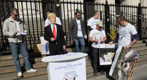 Бащи на протест с искане за споделено родителство