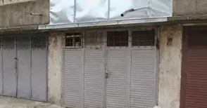 Русенец коли и дере зайци в близост до детска градина