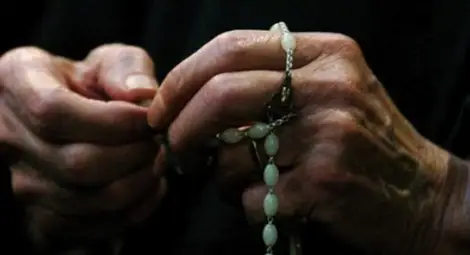 Жителите на 3 села на протест срещу скандален свещеник