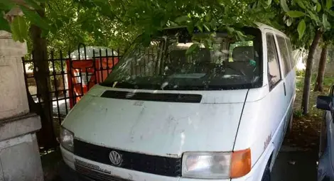 Гей двойка нападала жени на улицата заради ланците