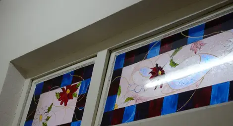 Ирена Линкова прави витражен дебют на пет врати в дома си