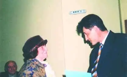 Ветеранка милиционерка пази като скъп спомен награда хурка Ветеранка милиционерка пази като скъп спомен награда хурка