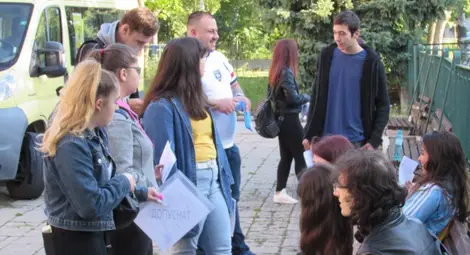 1453 зрелостници се явиха на първата матура, 27 закъснели я пропуснаха