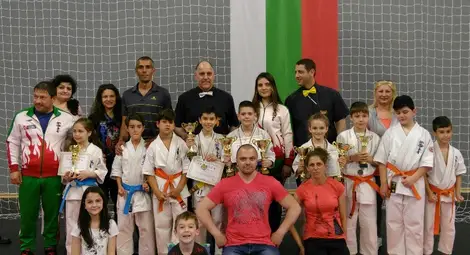 Младите каратисти на &bdquo;Русе&ldquo; със златен удар на държавно