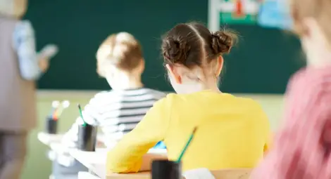 МОН: Кога са изпитите и ваканциите на учениците през 2023 г.