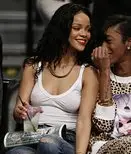 Риана си свали блузата от радост на "Маракана"