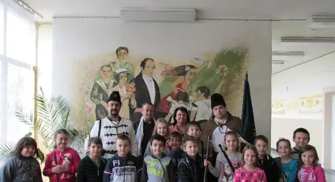 Запасни извадиха оръжия на над 130 години пред млади родолюбци