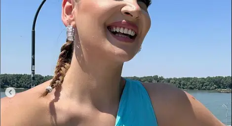 Най-добрата актриса на Балканите поздрави света със снимки от родния Русе