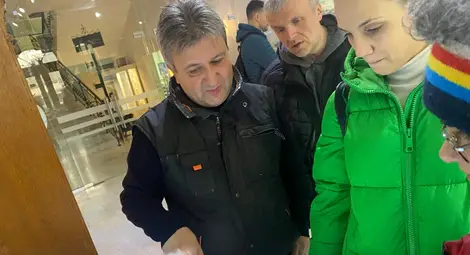 Три природонаучни музея се рекламират взаимно с кратки видеа