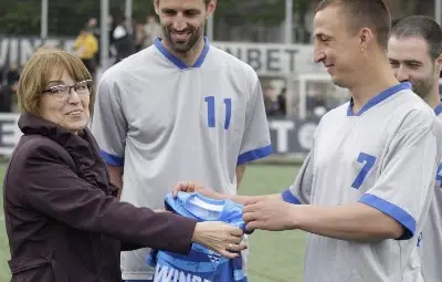 Стълбовете на &bdquo;Дунав&ldquo; с голям жест към юбиляря &bdquo;Апостол Арнаудов&ldquo;