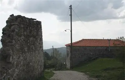 Въртят чевермета в изгорено село