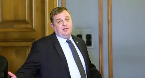Каракачанов: Аз вицепремиер ли съм или шеф на ТКЗС, от ТВ разбирам за акции на МВР