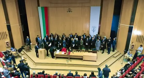 Пускат в интернет имейлите и телефоните на съветниците