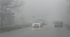 Гъста мъгла ограничи видимостта до 150 метра