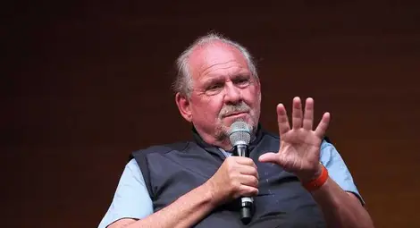 Пандемията няма да приключи скоро прогнозира водещ епидемиолог