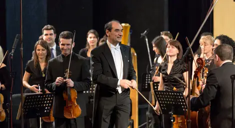 Фестивалният оркестър.