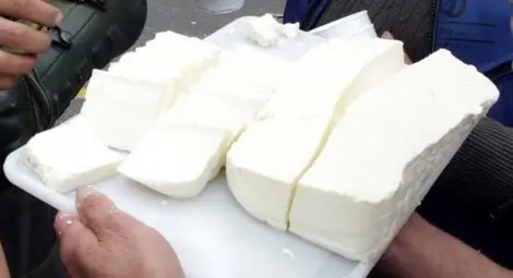 КЗК глоби три фирми за продукти, имитиращи сирене