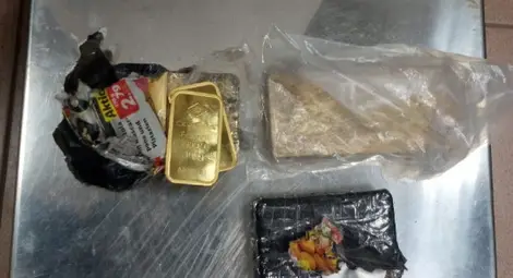 Над 3,6 кг инвестиционно злато в кабината на товарен автомобил откриха митнически служители от ТД Митница Русе на Дунав мост-2 Над 3,6 кг инвестиционно злато в кабината на товарен автомобил откриха митнически служители от ТД Митница Русе на Дунав мост-2