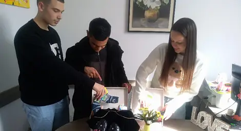 Кубратските емпатисти отбелязаха деня на розовата фанелка с нови добри дела Кубратските емпатисти отбелязаха деня на розовата фанелка с нови добри дела