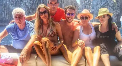 Дарина Павлова вдигна купон с порноактриса