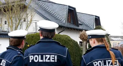 Полиция обгради дома на пилота камикадзе Полиция обгради дома на пилота камикадзе