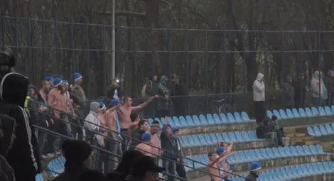 Феновете на Градския моржуваха 45 минути