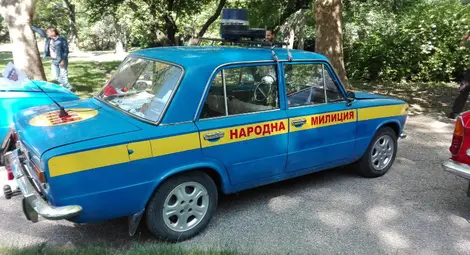 Колекционери представиха ретро возилата си на парад в Русе