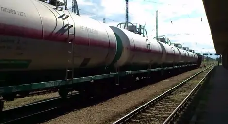 Цистерна дерайлира на 200 метра от жп спирка Цистерна дерайлира на 200 метра от жп спирка