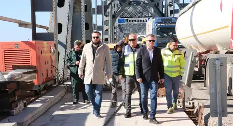 По искане на областния управител на Русе Орлин Пенков започва спешен ремонт на асфалтовата настилка по Дунав мост&nbsp;в последния участък на съоръжението&nbsp;