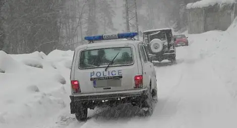 Снегът блокира Велико Търново, десетки шофьори прекараха нощта на студено